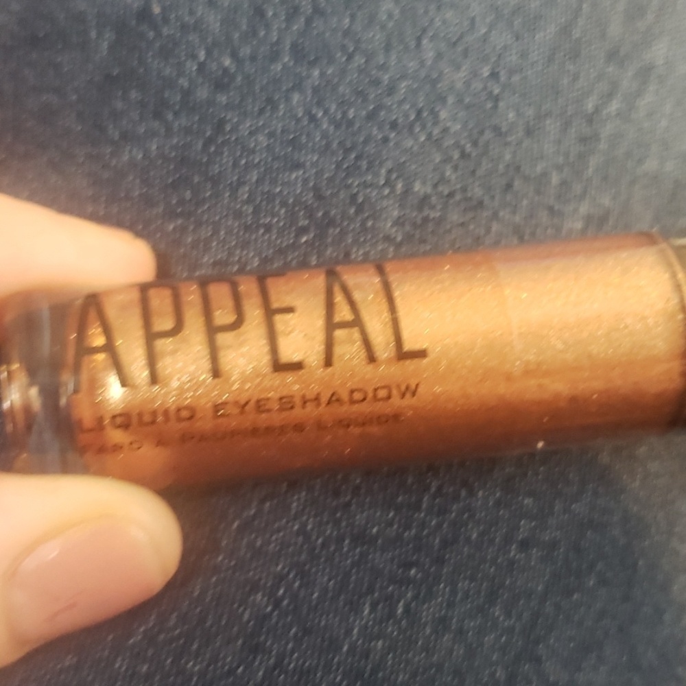 Eye shadow